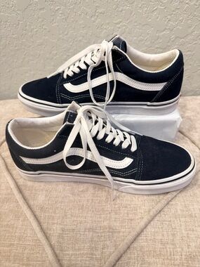 Vans Old Skool Men’s Low-Top Sneakers in Navy and White